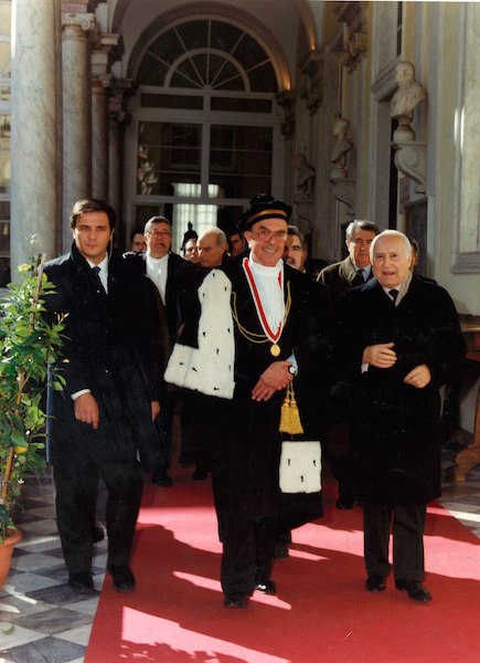 IAA 1995/1996 - Il Presidente della Repubblica Scalfaro insieme al Magnifico Rettore Pontremoli nel loggiato del Palazzo dell'Università di Genova