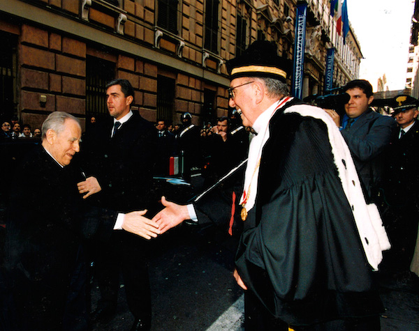 IAA 2001/2002 - Il Magnifico Rettore Pontremoli accoglie il Presidente della Repubblica Carlo Azeglio Ciampi presso il Palazzo dell’Università di Genova